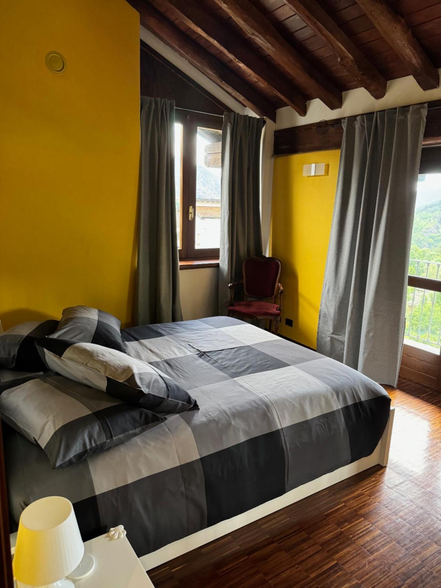 La Casa Di Nina - Traves Villa Pessinetto Bagian luar foto